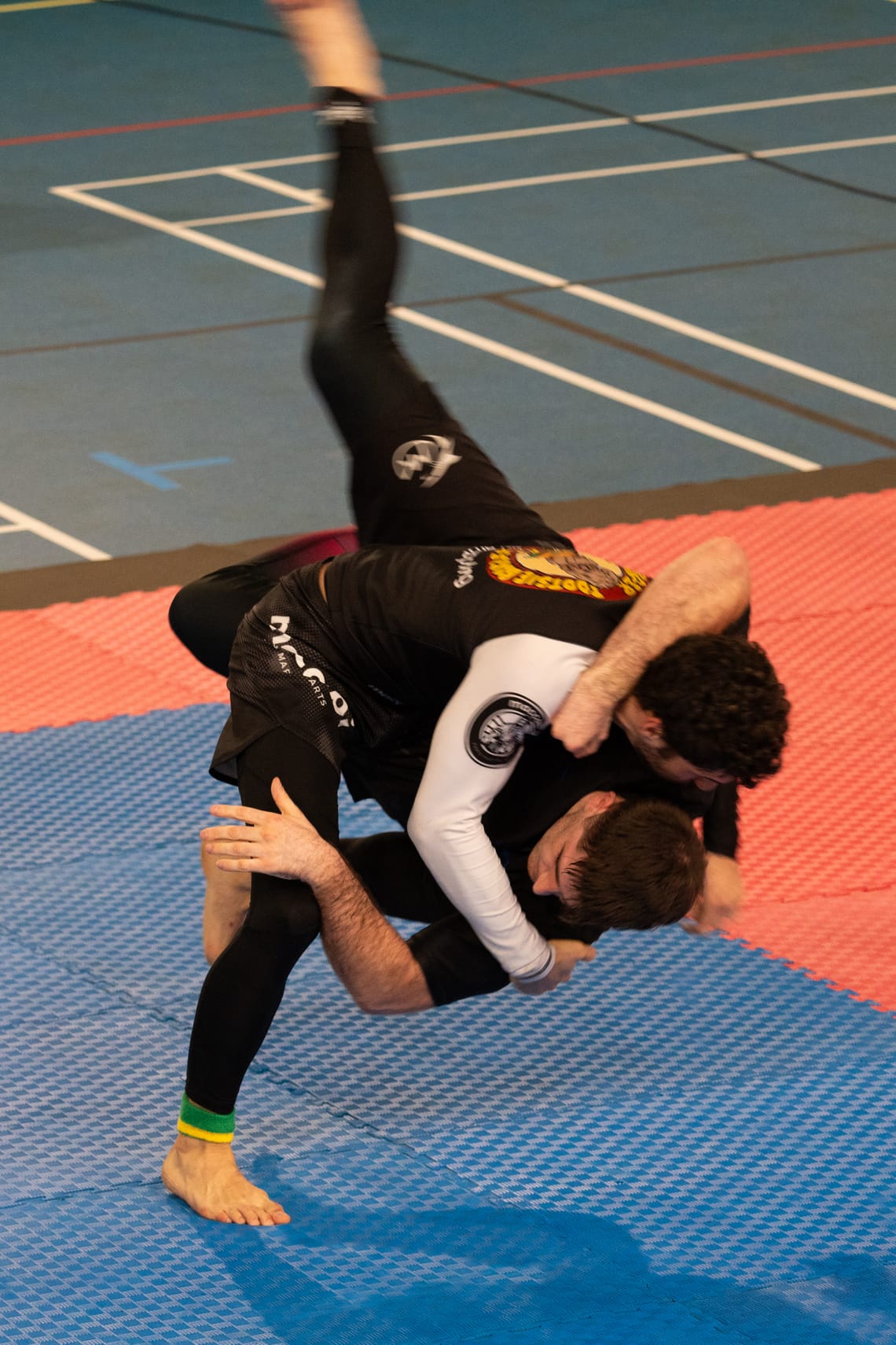 Prise de ju-jitsu avec envol