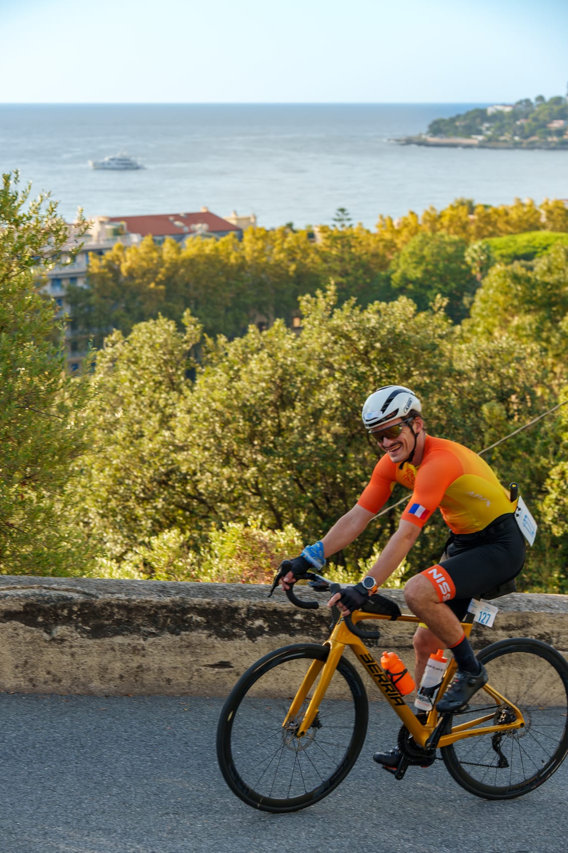 Cycliste sur la première côte la MadRoq 2025